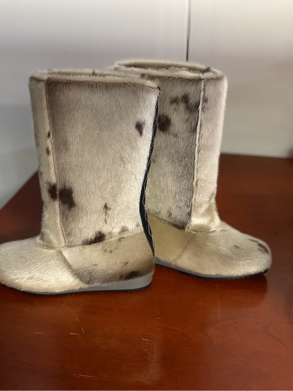 Cherokee size 8 genuine cow Hyde